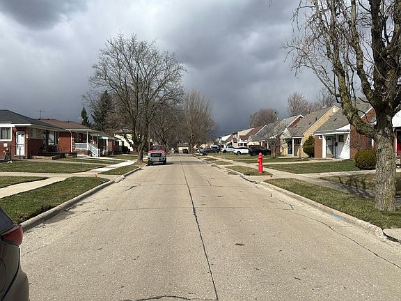 5th image of 15150 Russell Ave