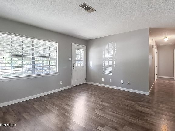 5th image of 221 Eastland Blvd