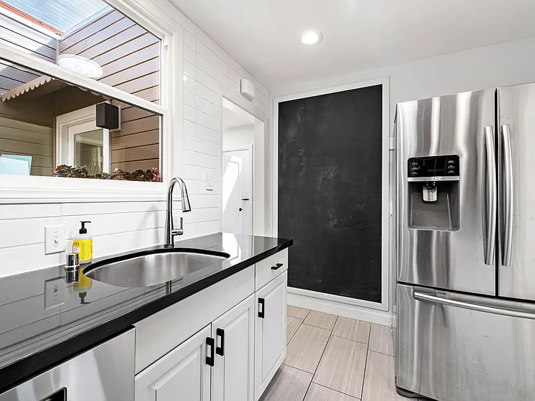 41 Saturn St — Photo 31