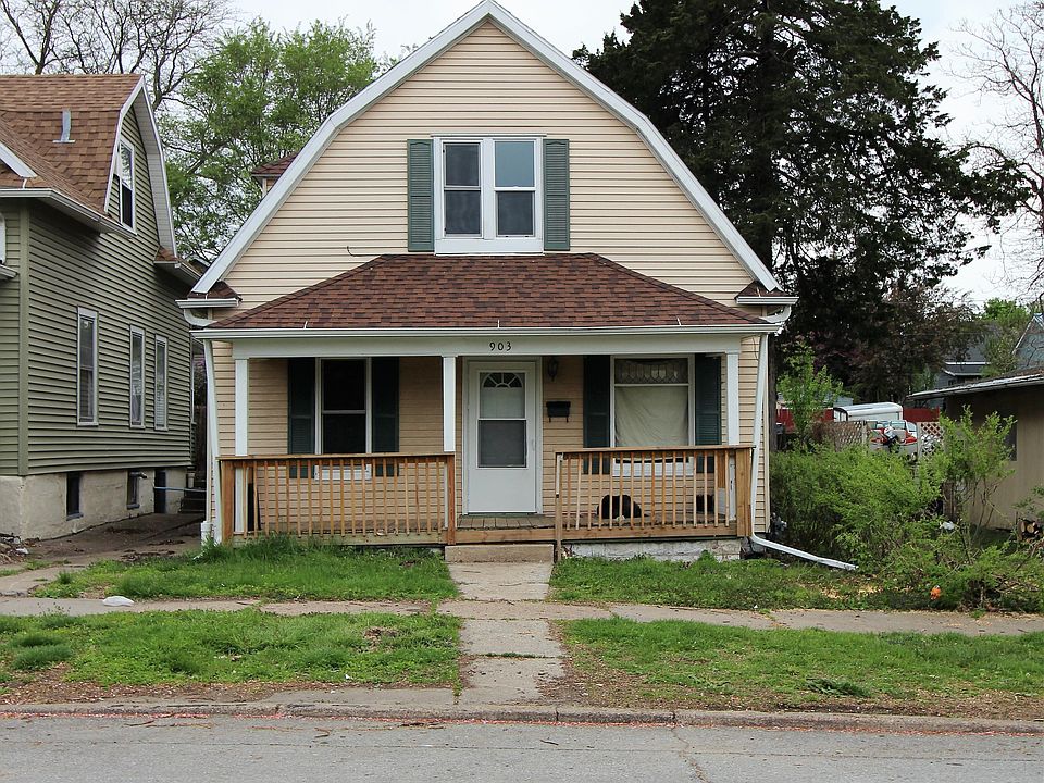 1st image of 903 E 6th St