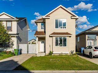 1095 W Bridlemeadows Mnr SW, Calgary, AB T2Y4L1
