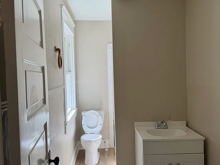 400B N Spring St — Photo 7