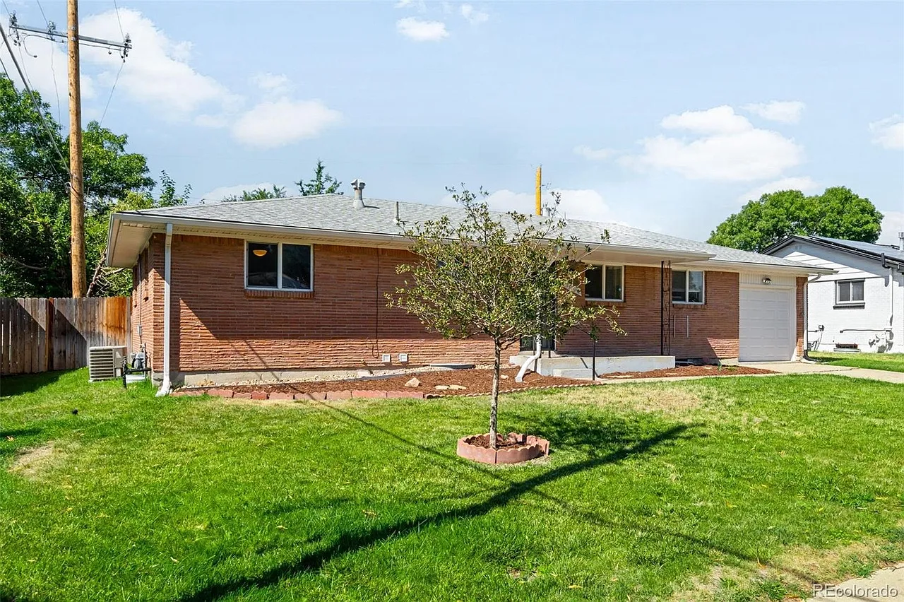 4 bed, 2430 sqft, $850 — Photo 1