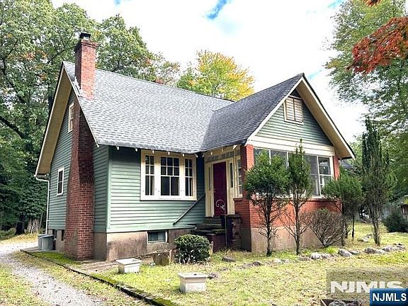 2nd image of 440 Cedar Lane