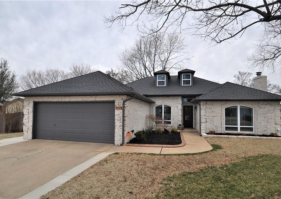 1st image of 1328 SW 118th Pl
