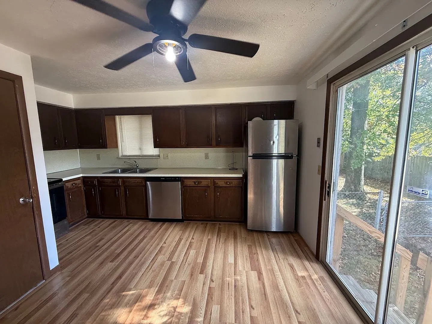 138 Overmont Ave SW — Photo 3