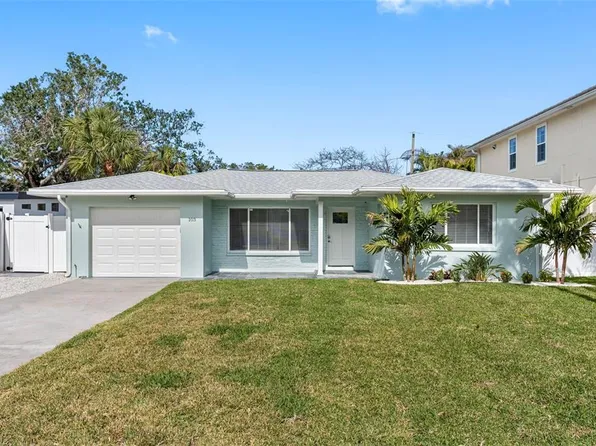 103 5th St, Belleair Beach, FL 33786