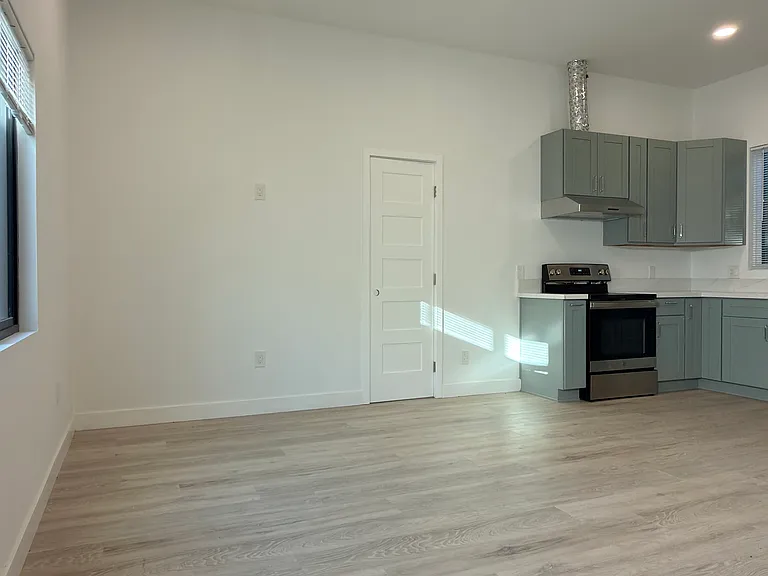 2029 E Washington Ave #B — Photo 2