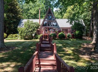 2726 Lake Shore Rd S, Denver, NC 28037