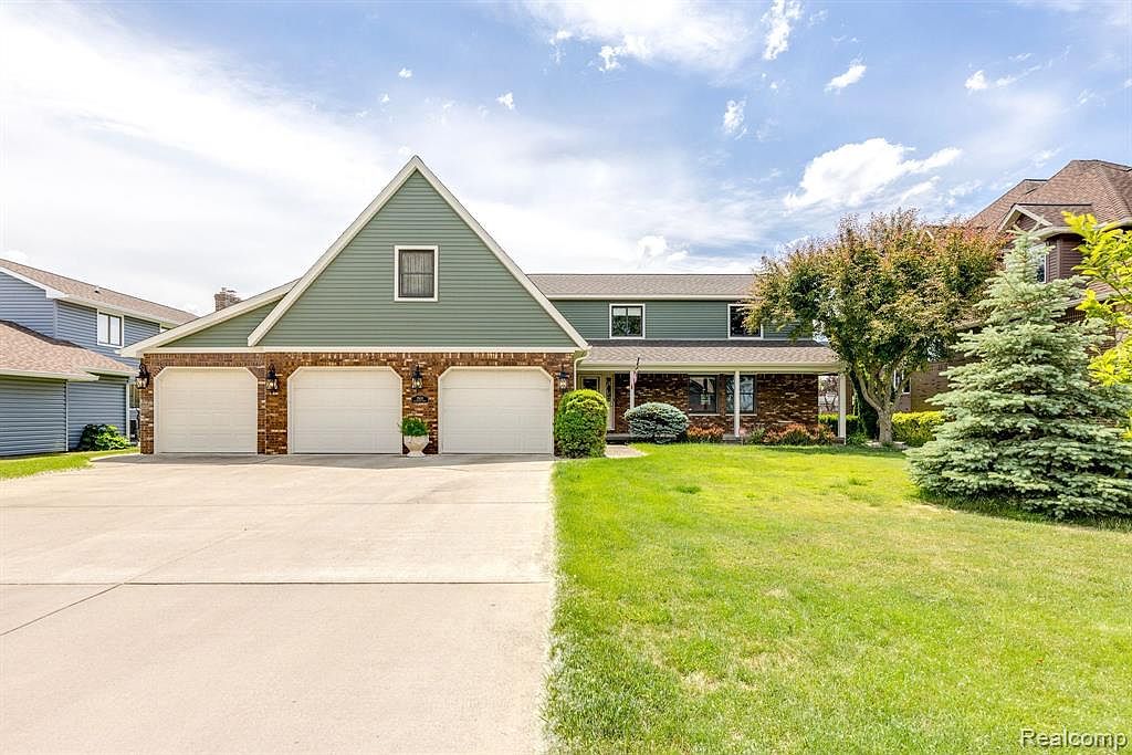 2908 Woodstock Cir, Port Huron, MI 48060 MLS 20230041175 Zillow