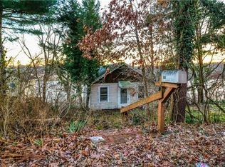 6 Whitman Pl, Edison, NJ 08817