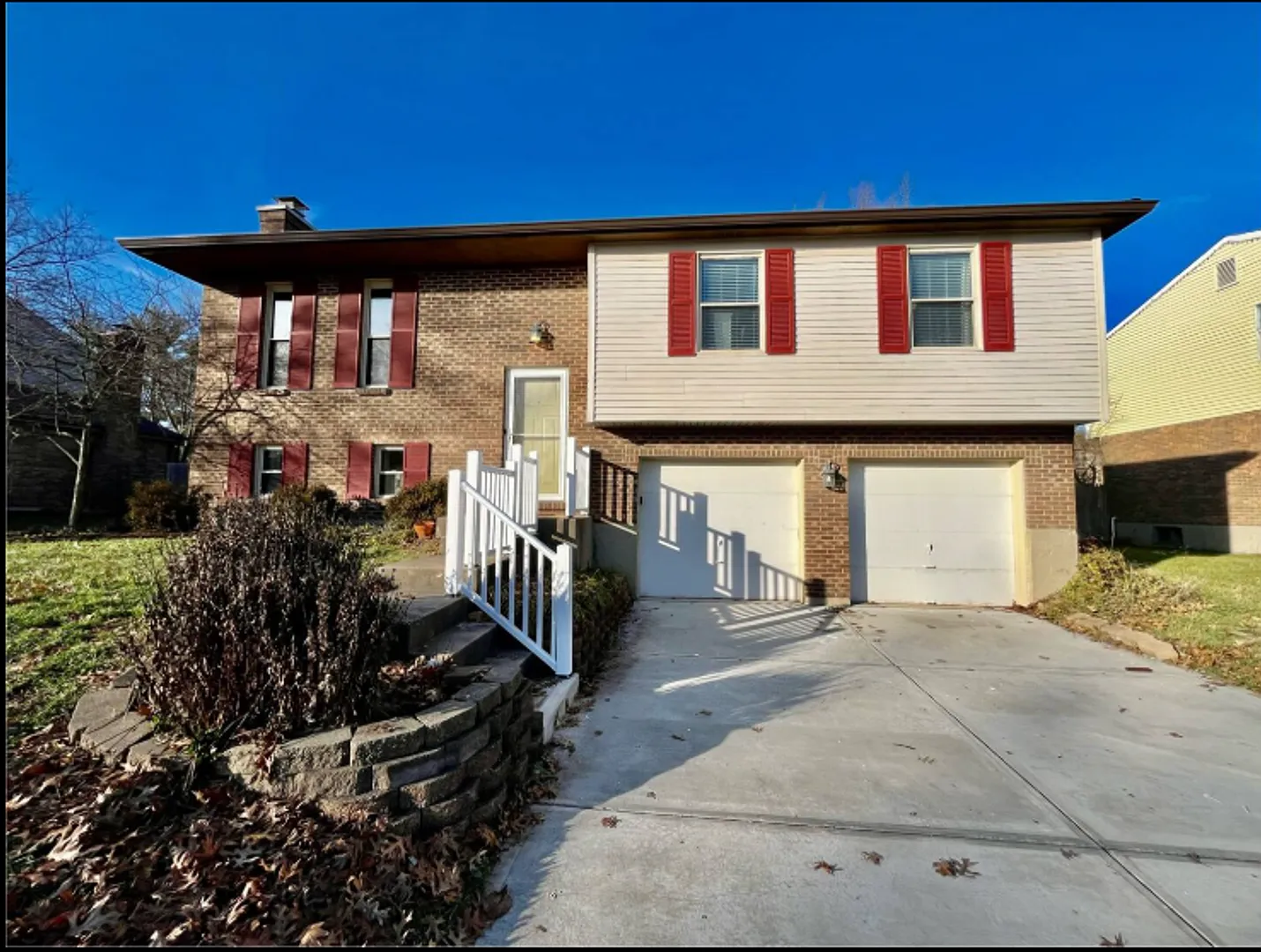 Spacious 3 Bedroom with Outdoor Pool in Mason — Photo 1