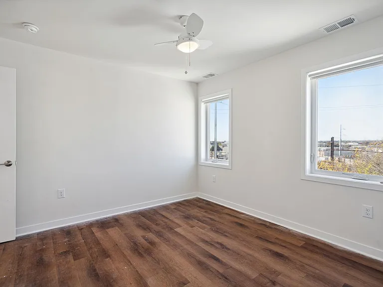 Graduate Pointe — Photo 153