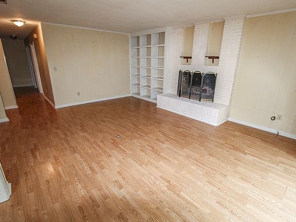 5th image of 404 Brannen St