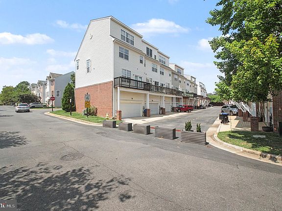 3rd image of 100 Meadows Ln