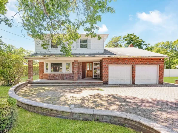 1103 Carlls Straight Path, Dix Hills, NY 11746