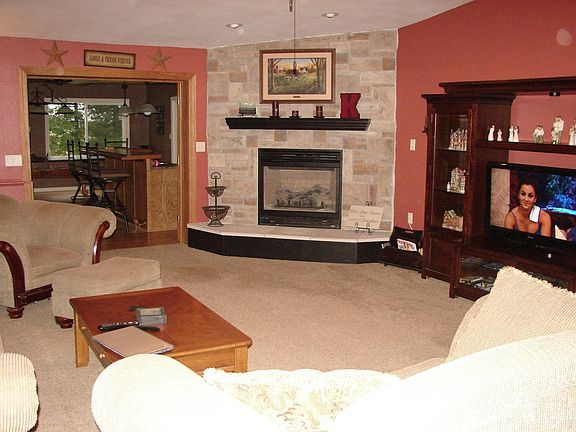 2nd image of 21123B Fir Ave