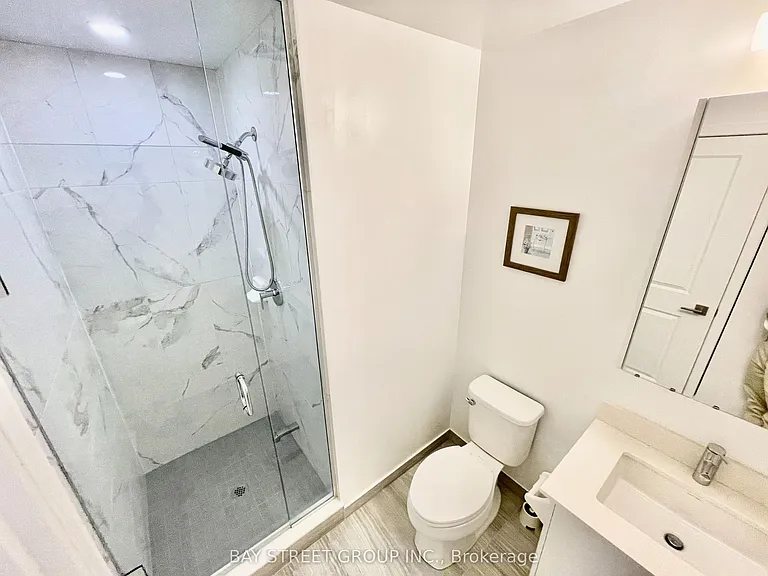 75 Oneida Cres #703 — Photo 10