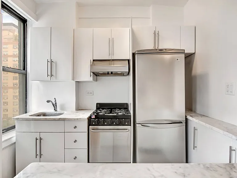 301 E 21st St #9A — Photo 1