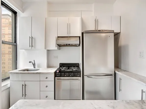 301 East 21st Street image 1 of 13