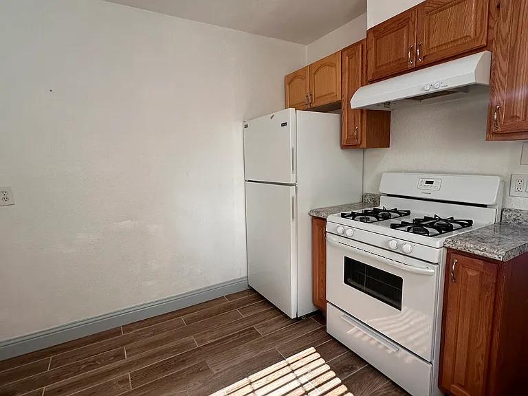 633 Springs Rd — Photo 6