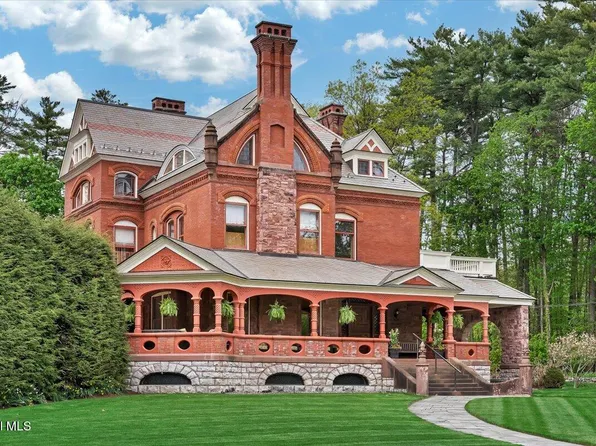 795 N Broadway, Saratoga Springs, NY 12866