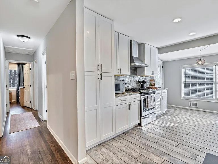 2480 Powers Ferry Dr SE — Photo 8