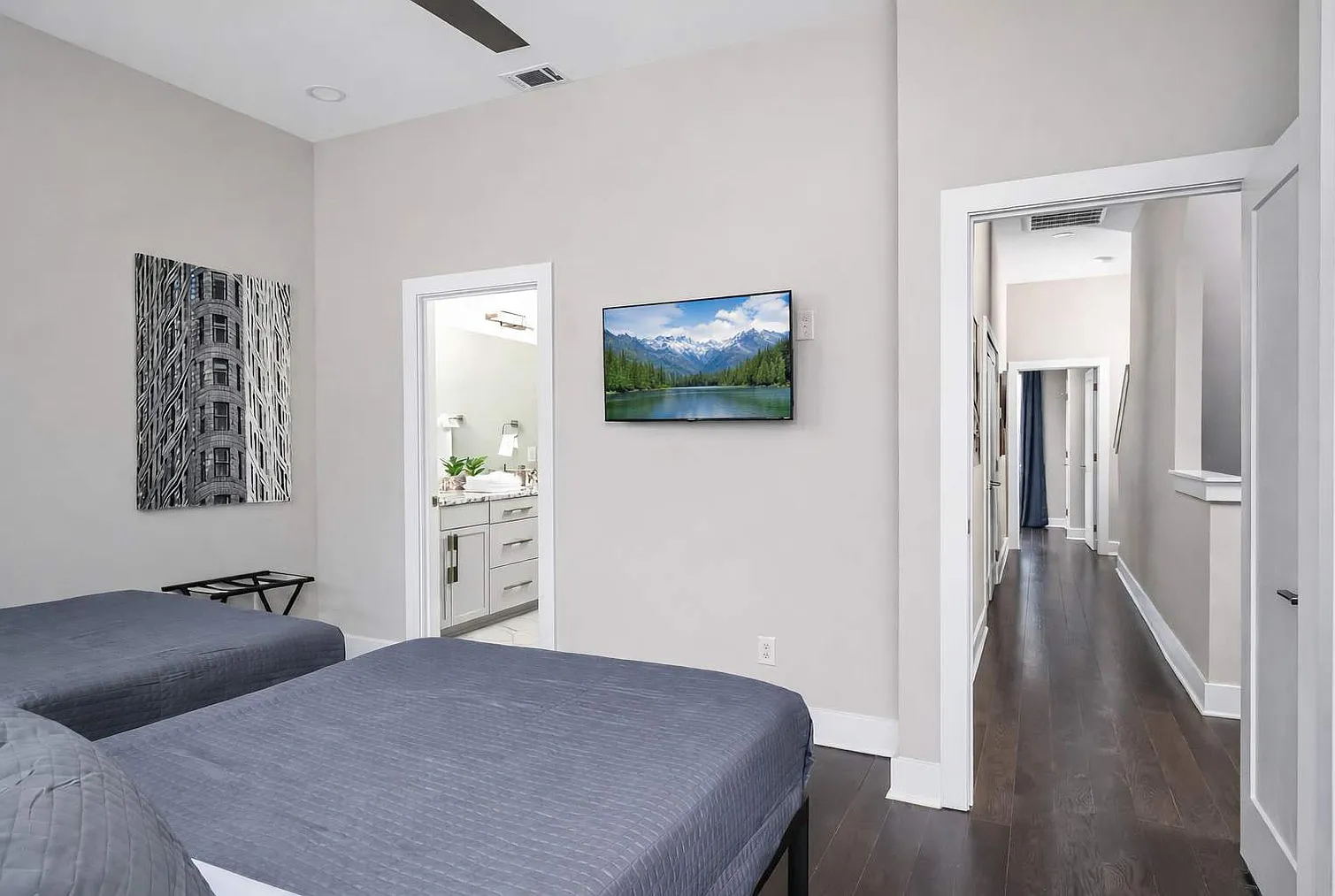 4 bed, 4.0 bath, 1550 sqft, $5,184 — Photo 4