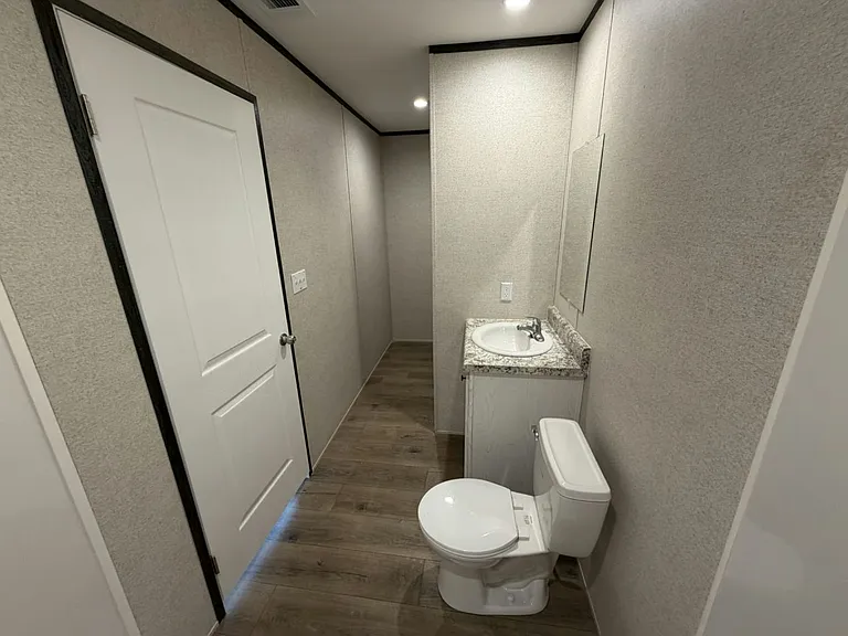 131 Lakeside Garden Cir #131 — Photo 23