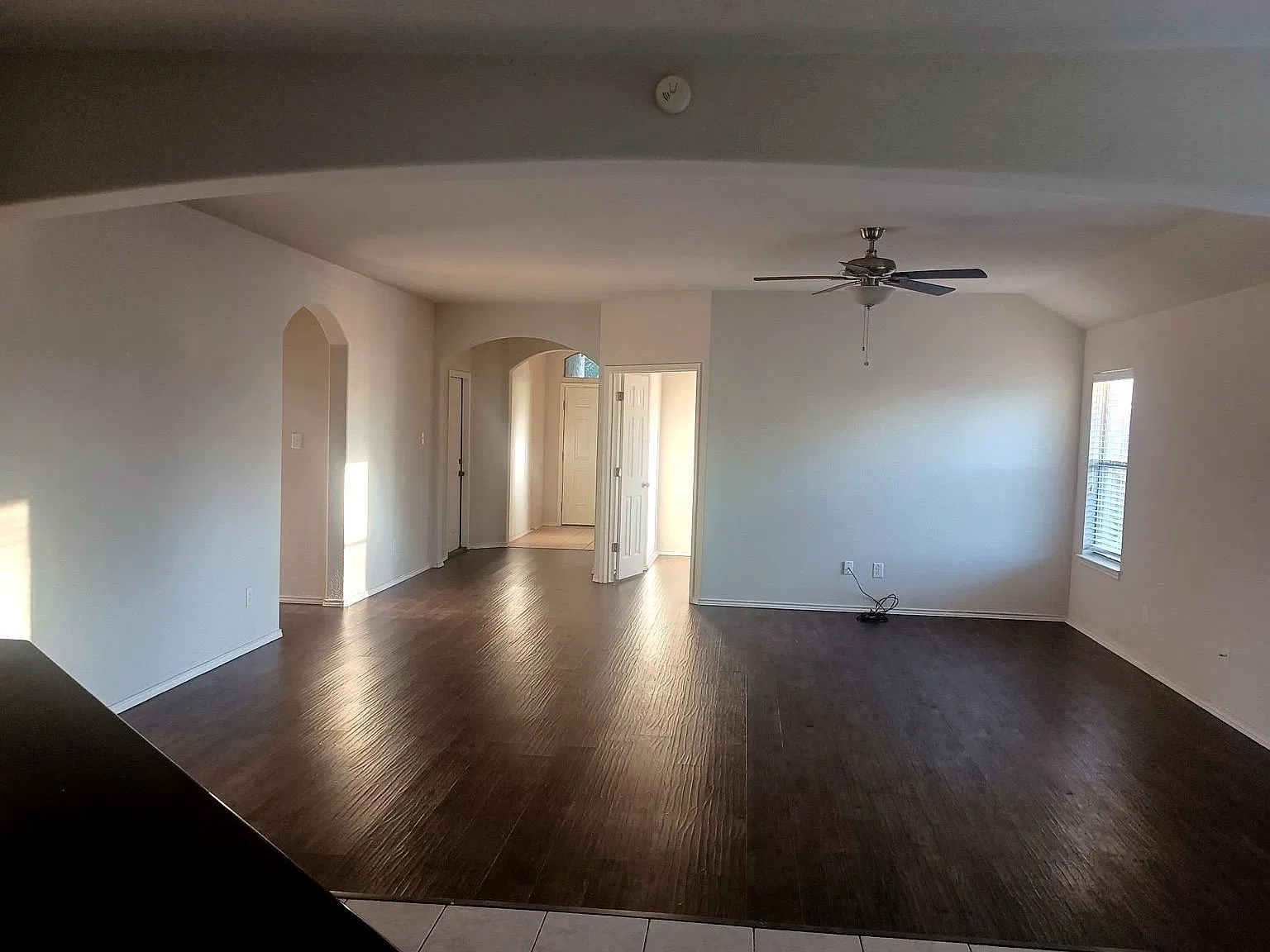 4 bed, 3.0 bath, 2160 sqft, $1,950 — Photo 2