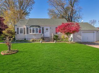 30 Lee Ave, Patchogue, NY 11772
