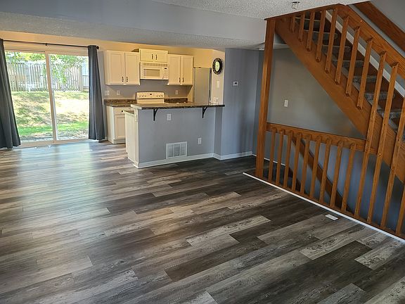 2nd image of 4982 Singleton Dr