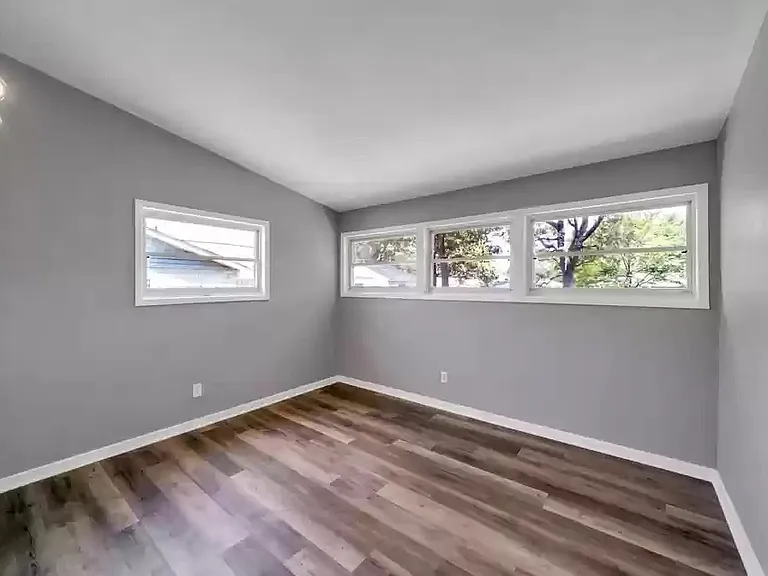 360 Chicago Ave — Photo 17