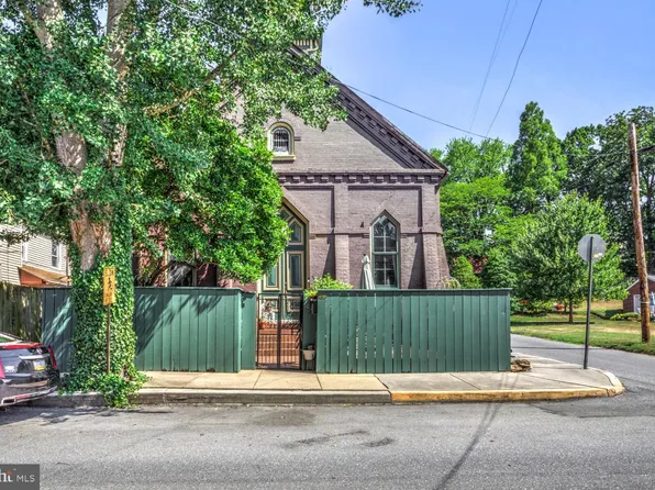 102 Walnut 1/2 St, Marietta, PA 17547