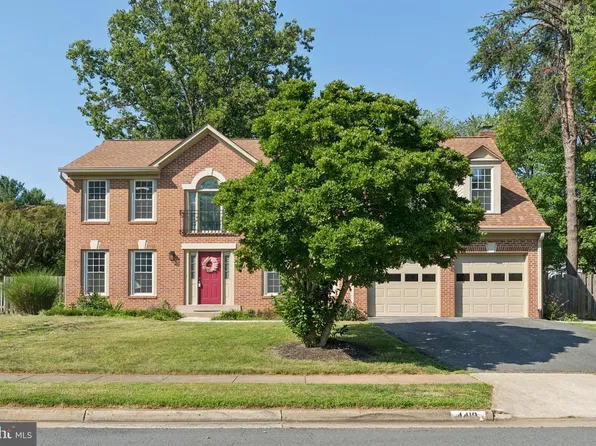 4419 Woods Edge Ct, Chantilly, VA 20151