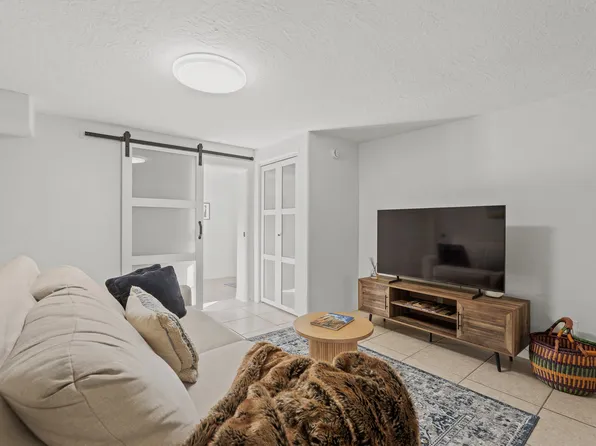 720 Camino Santa Ana, Santa Fe, NM 87505