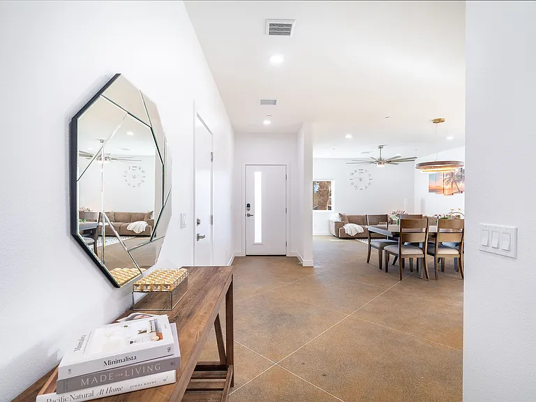 15553 Avenue Manzana — Photo 3