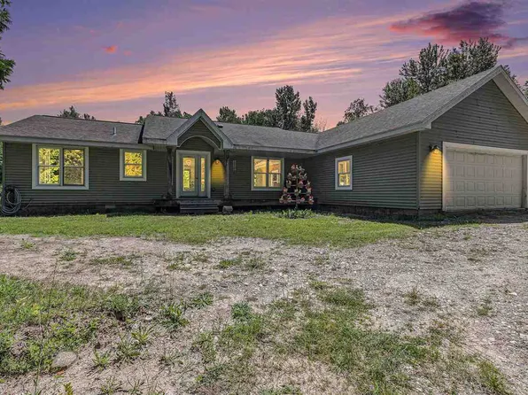 4010 Lake Shore Dr, Charlevoix, MI 49720