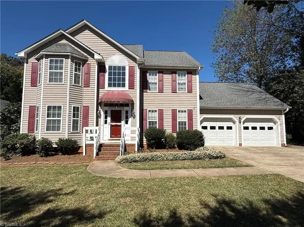 2017 Pembrooke Forest Dr, Winston Salem, NC 27106