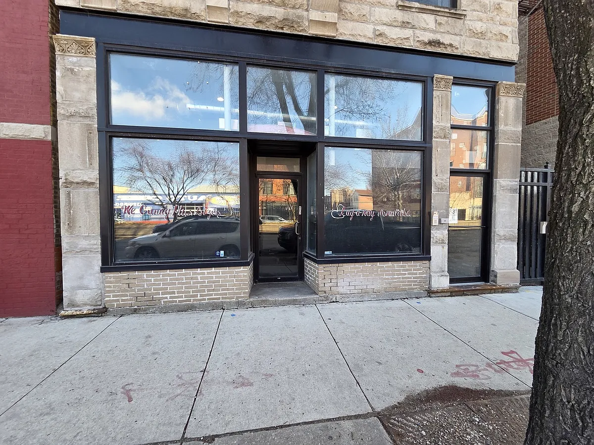 Building Photo - 831 S Western Ave #1F