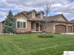 7528 Overview St, Papillion, NE 68046