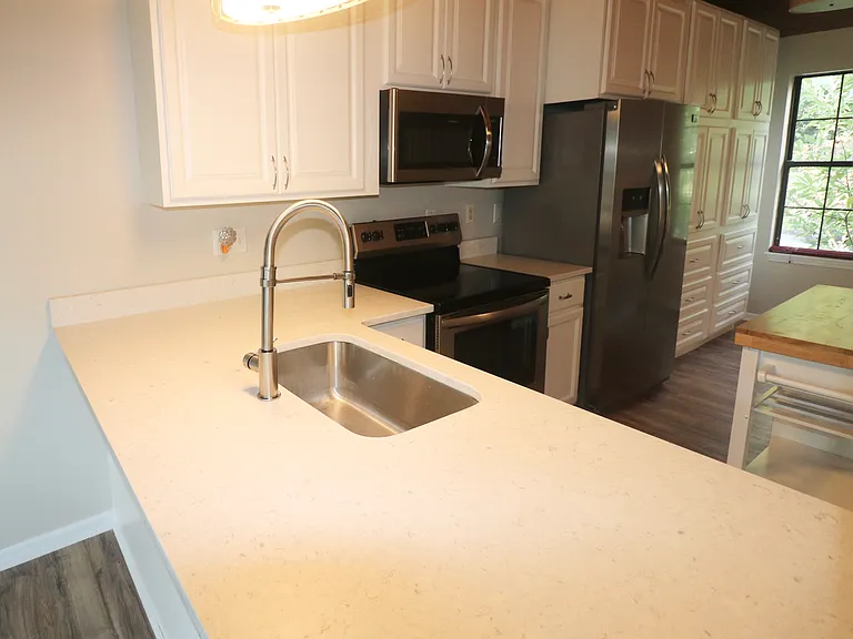 1005 Lakefront Dr — Photo 9