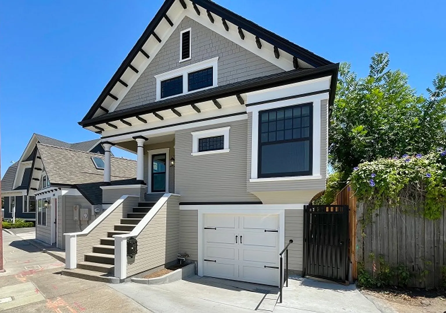 Charming Remodeled Napa Victorian 2 Bed / 1 Bath — Photo 1