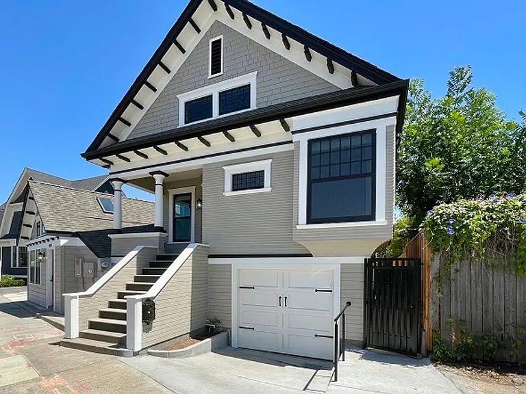 1027 Lincoln Ave — Photo 1
