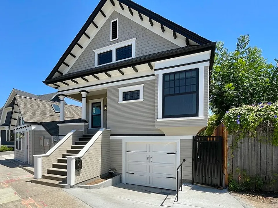 1027 Lincoln Ave