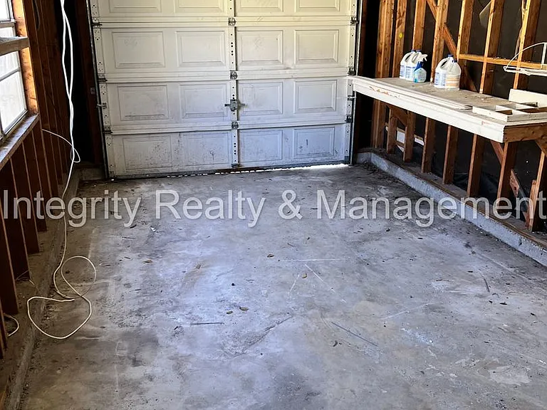 1862 Mackenzie Ct N — Photo 5