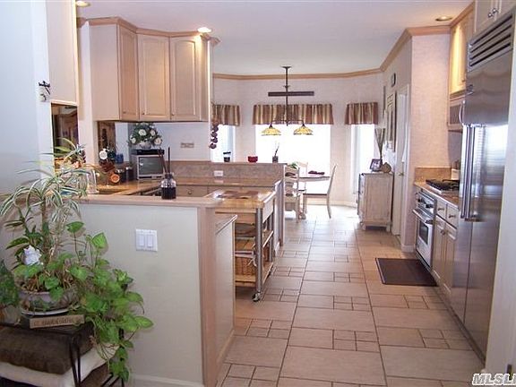 3rd image of 11 Spinnaker Ct