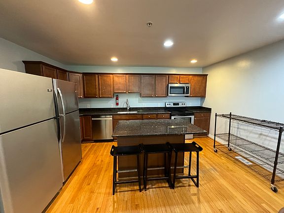4th image of 133 Hill St APT 3