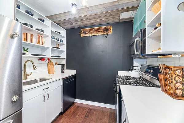 Sold by Compass | media 9