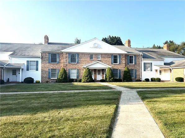 286 Windsor Rdg Unit 26, New Castle, PA 16105